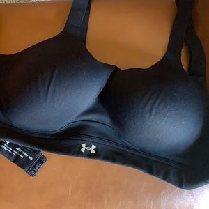 NWOT Women’s Black Under Armour Bra